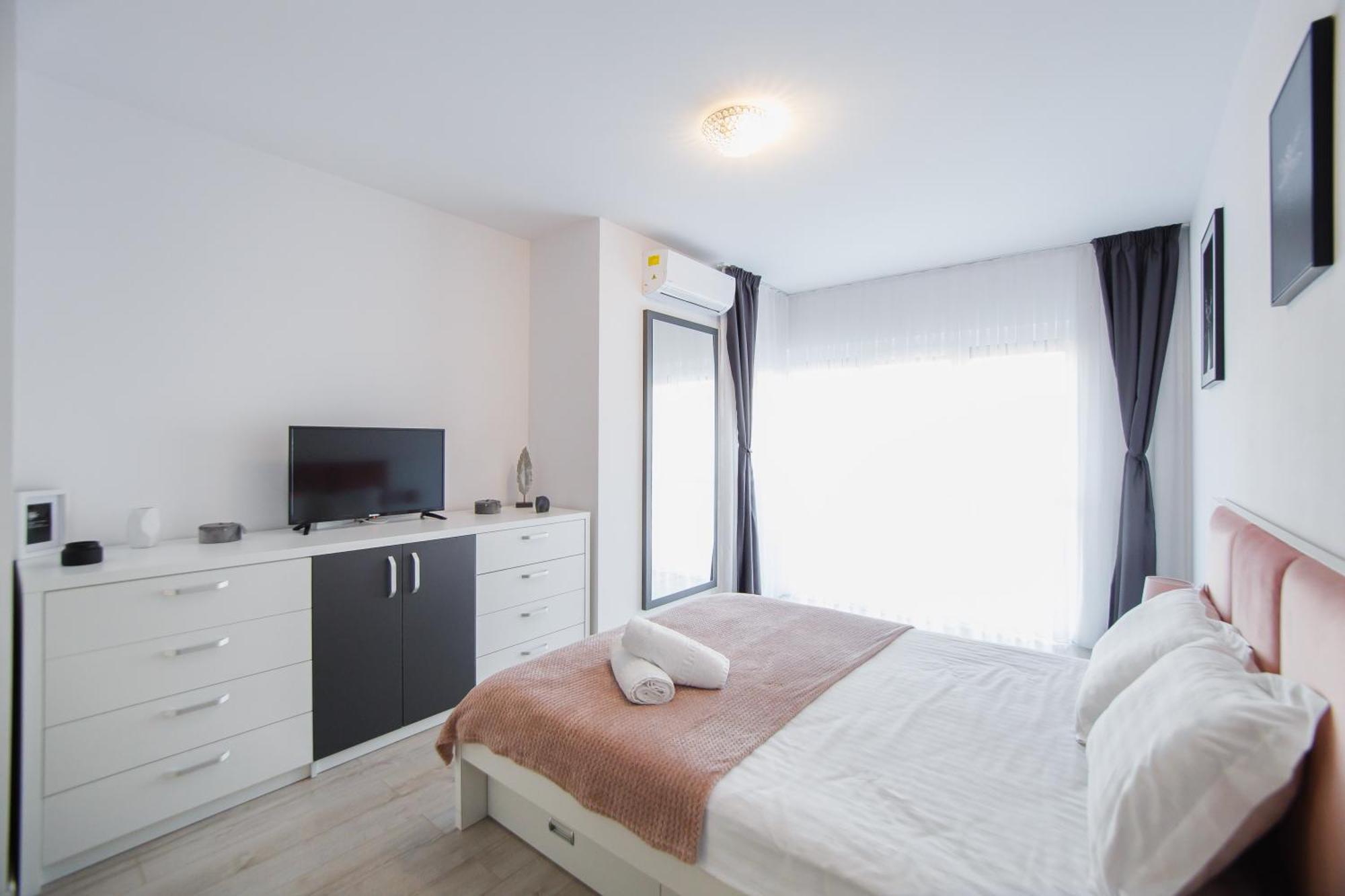 Pinky Black Escape Oradea Buitenkant foto