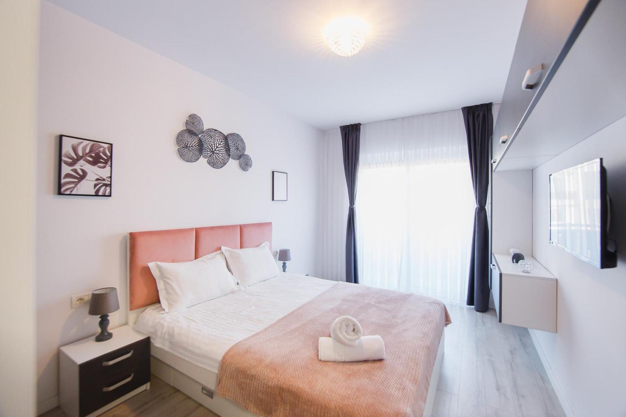 Pinky Black Escape Oradea Buitenkant foto