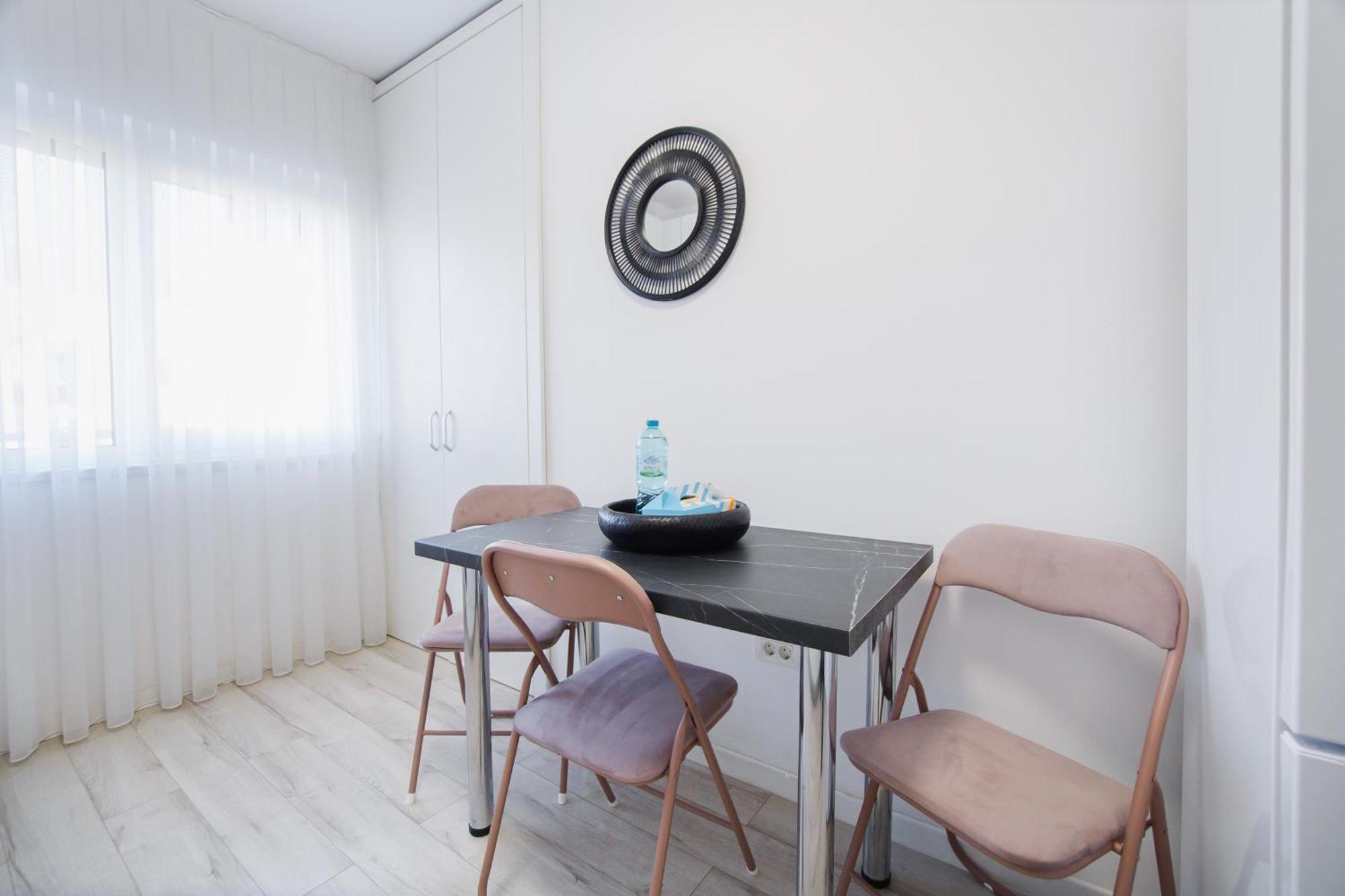 Pinky Black Escape Oradea Buitenkant foto