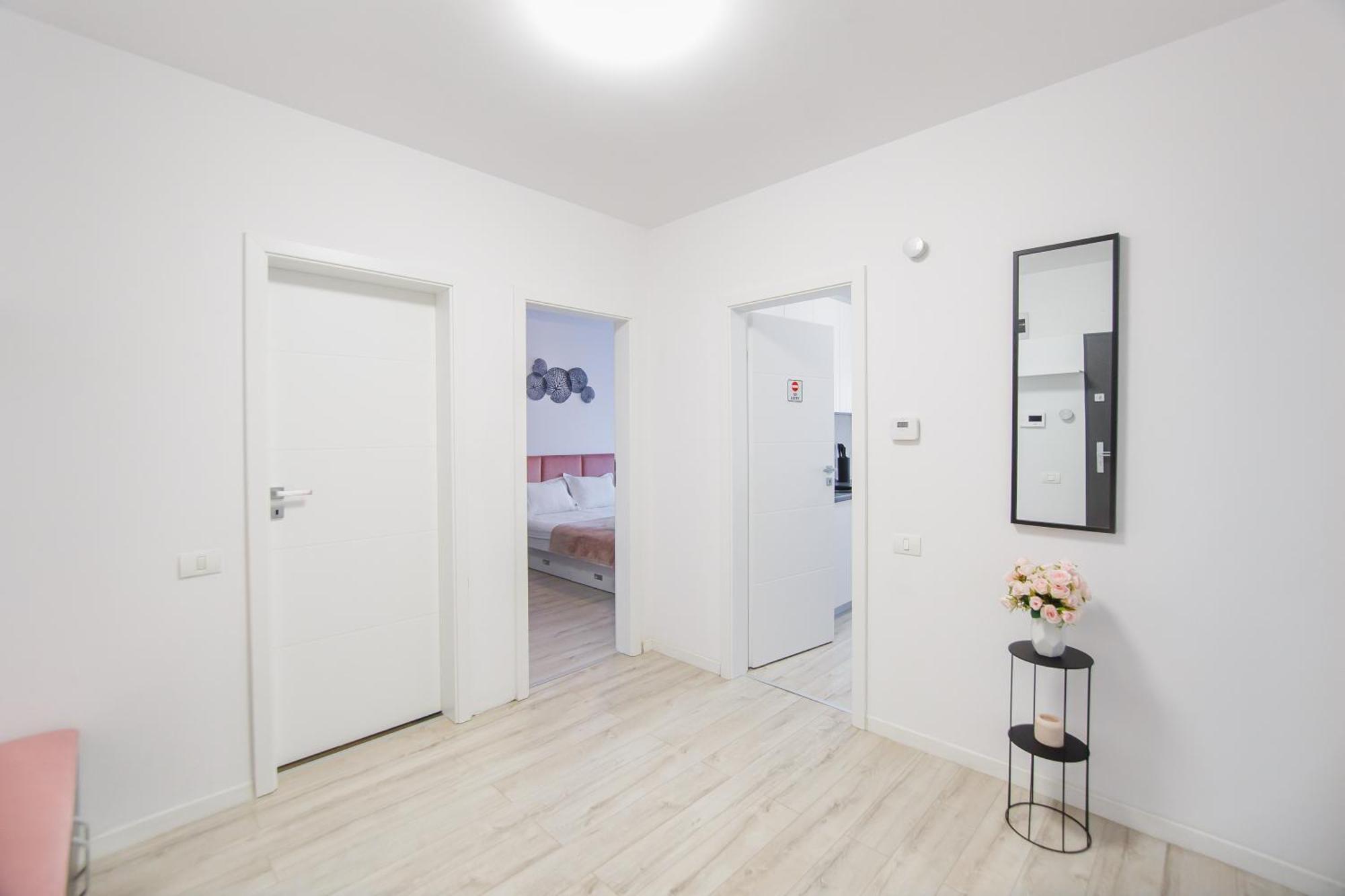 Pinky Black Escape Oradea Buitenkant foto